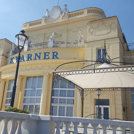 Greenhouse Apartment *